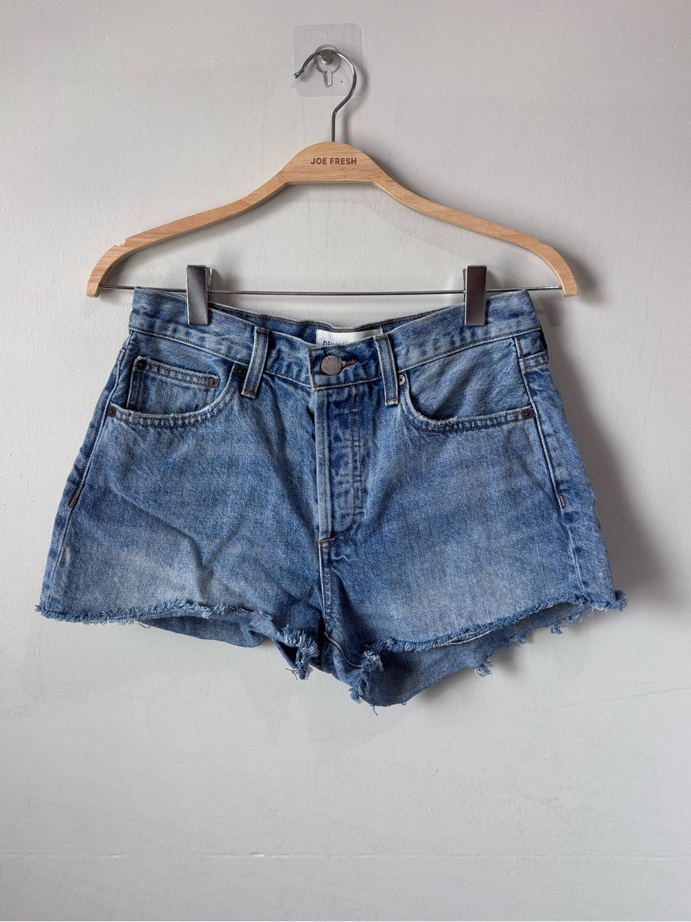 Denim Forum The Ex-Boyfriend Short | Mid-Light Wash | Size 25 | Good Condition